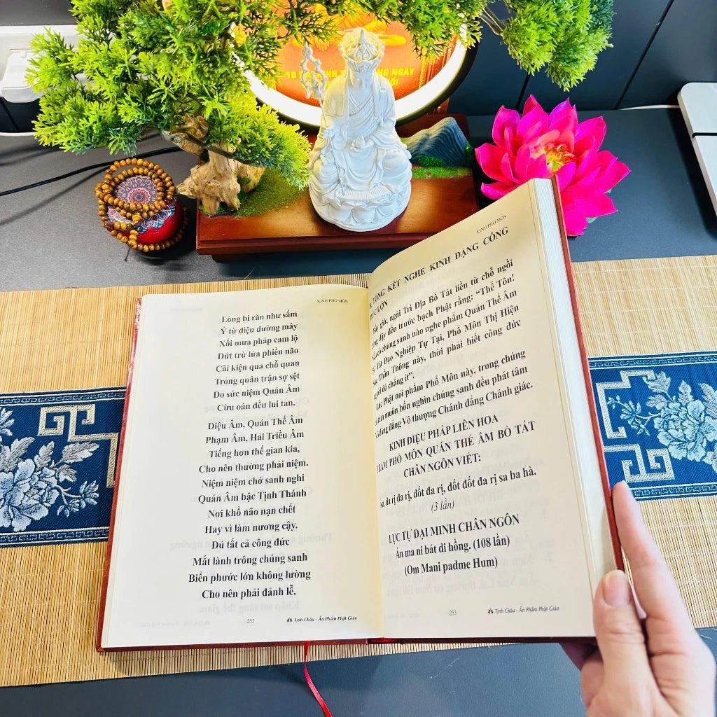 10 Bài Kinh Tụng Hàng Ngày và Nghi Thức Sám Hối (Bìa cứng)