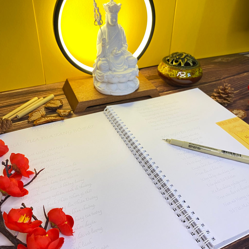 Sổ tay chép kinh Địa Tạng Bồ Tát Bổn Nguyện chữ mờ