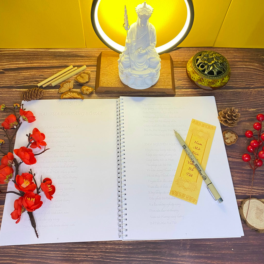 Sổ tay chép kinh Địa Tạng Bồ Tát Bổn Nguyện chữ mờ