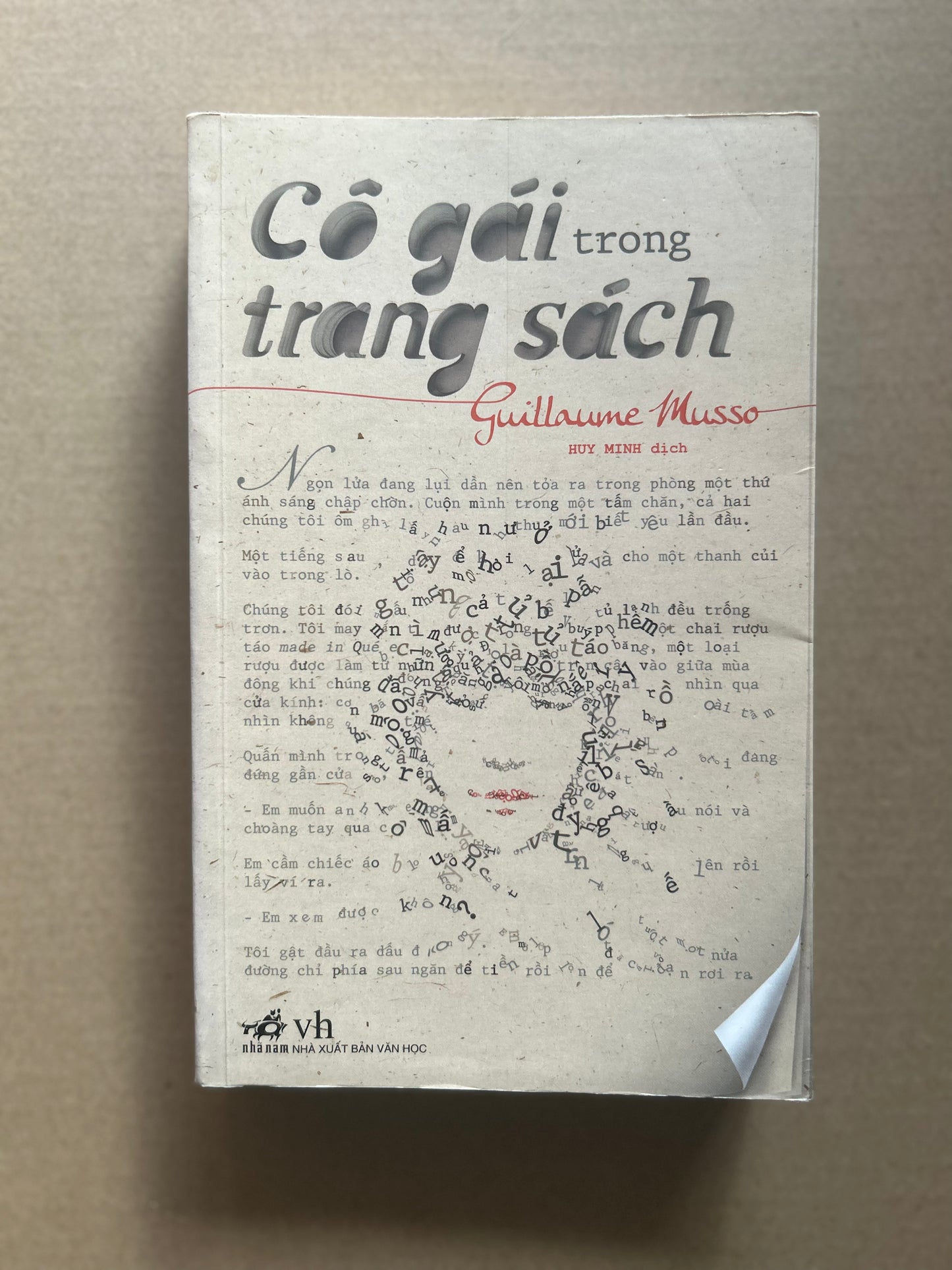 Cô Gái Trong Trang Sách (pre-loved)