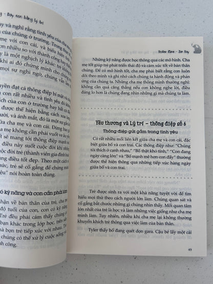 Nuôi Con Bằng Yêu Thương - Dạy Con Bằng Lý Trí (pre-loved)