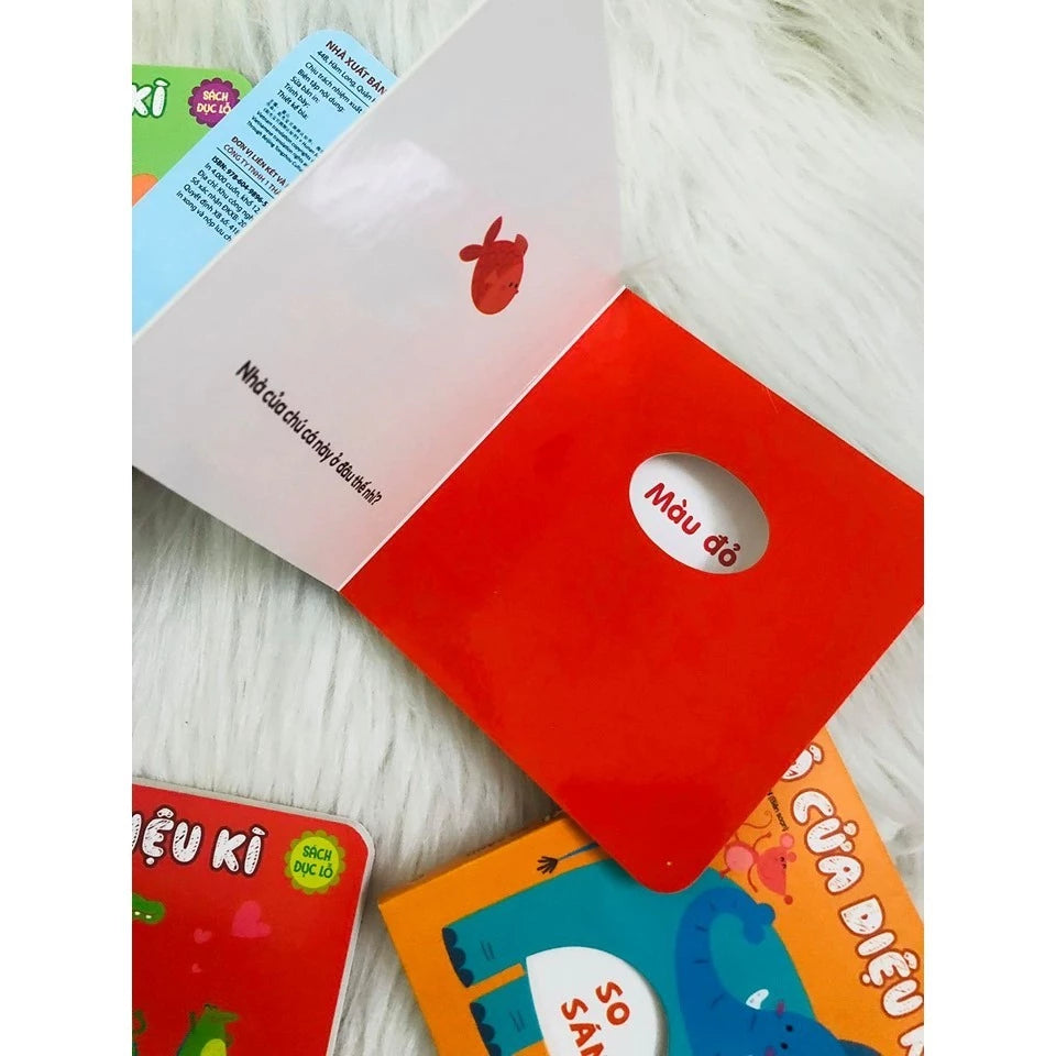 [Pre-order] Ô Cửa Diệu Kì - Ehon Song Ngữ Đục Lỗ Tương Tác (Bé 0 - 3 Tuổi)