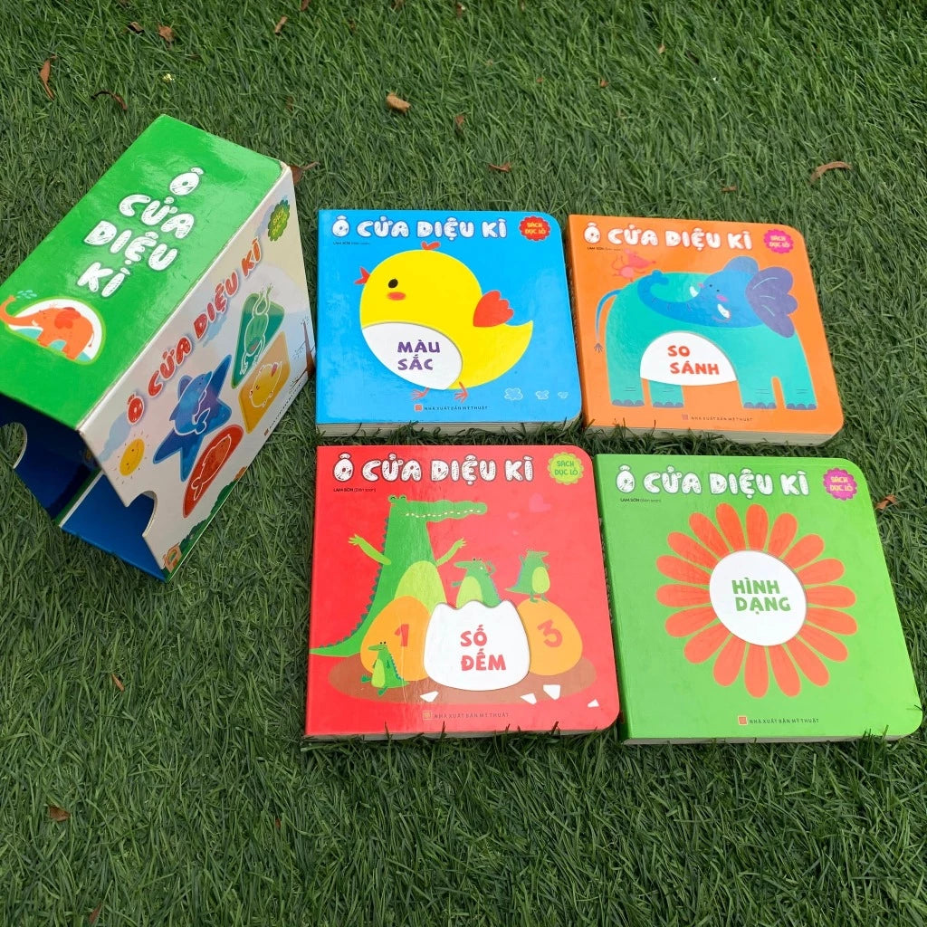 [Pre-order] Ô Cửa Diệu Kì - Ehon Song Ngữ Đục Lỗ Tương Tác (Bé 0 - 3 Tuổi)