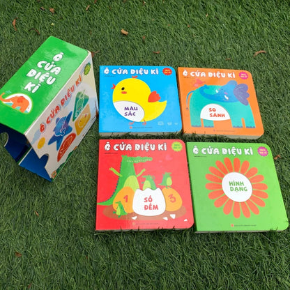 [Pre-order] Ô Cửa Diệu Kì - Ehon Song Ngữ Đục Lỗ Tương Tác (Bé 0 - 3 Tuổi)